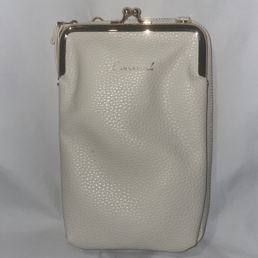 NWT Lovevook wristlet